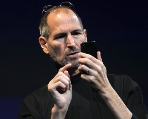 Стив Джобс с iPhone Стив Джобс с iPhone