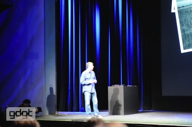 Эдди Кью начал показывать новую Apple TV Эдди Кью начал показывать новую Apple TV