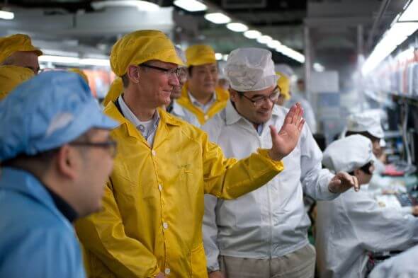 Тиму Куку устроили экскурсию по заводам Foxconn Тиму Куку устроили экскурсию по заводам Foxconn