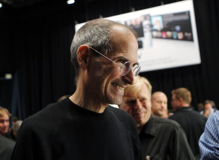 Стив Джобс реагирует на слухи о том, что Apple развалится Стив Джобс реагирует на слухи о том, что Apple развалится