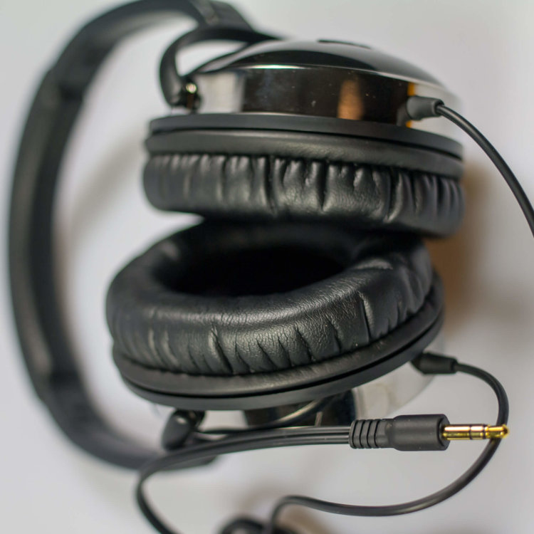 6 Headphones 6 Headphones
