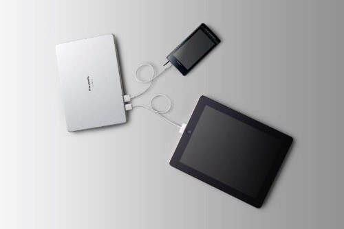 Panasonic выпускает портативное зарядное устройство для гаджетов. Фото.