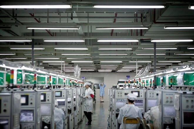 Внутри завода Foxconn Внутри завода Foxconn