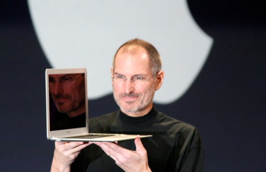 Стив Джобс представляет MacBook Air Стив Джобс представляет MacBook Air