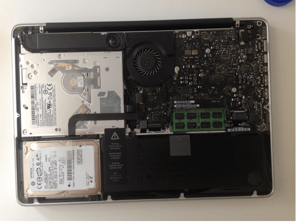 Вскрытый "Макбук" Вскрытый "Макбук"