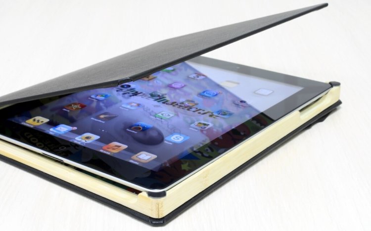 DODOcase Random Monsters — классический снаружи и дикий внутри! Фото.