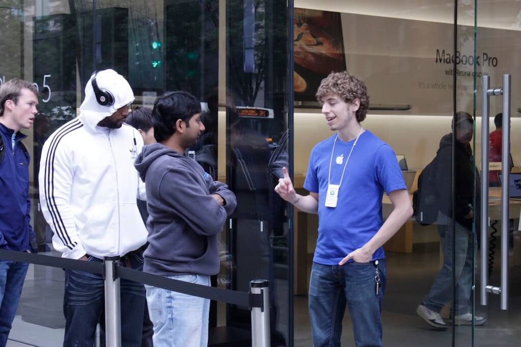 Кудрявый Гений Apple Store Кудрявый Гений Apple Store