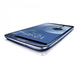 Четырехдюймовому Samsung Galaxy S III быть. Фото.