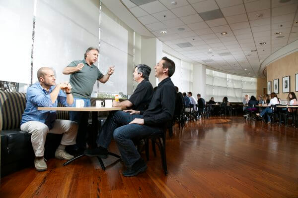 [1] Кампус Apple: экскурсия в святая святых 