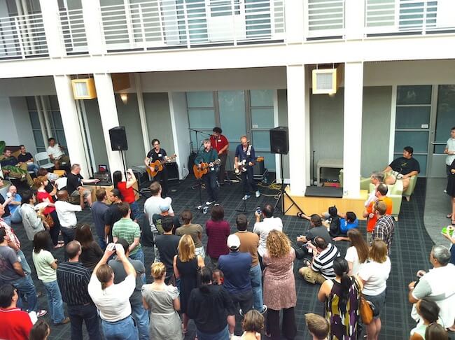 [1] Кампус Apple: экскурсия в святая святых 