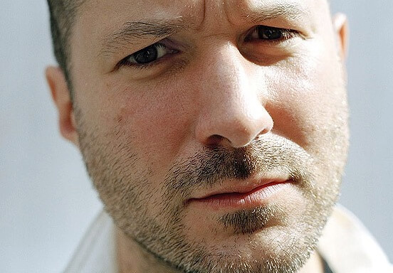 [Премьера AppleInsider.ru] «Джонатан Айв. Дизайнер с большой буквы». Фото.