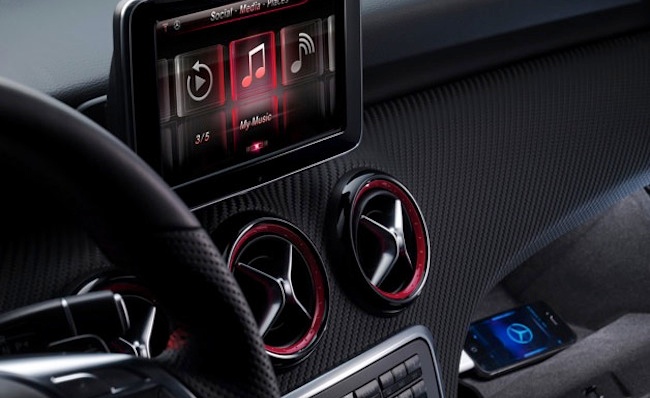 Mercedes-Benz E-Class: Siri в комплекте mercedes