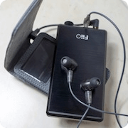 Fiio E12 — лучший усилитель для наушников компании. Фото.