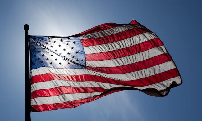 iPhone уверенно лидирует в Соединенных Штатах US_Flag