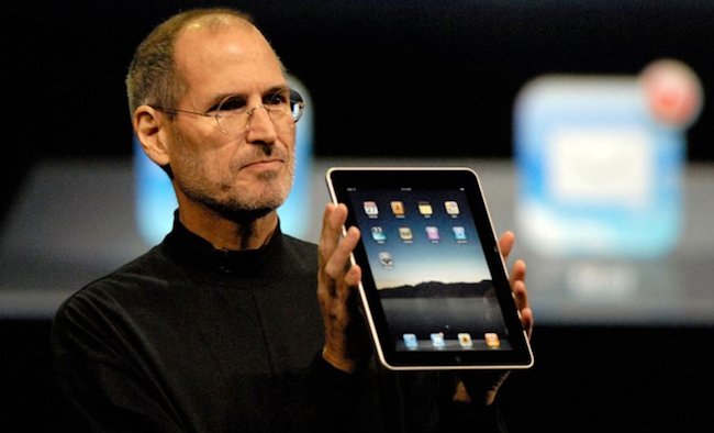 iPad в руках Стива Джобса iPad в руках Стива Джобса