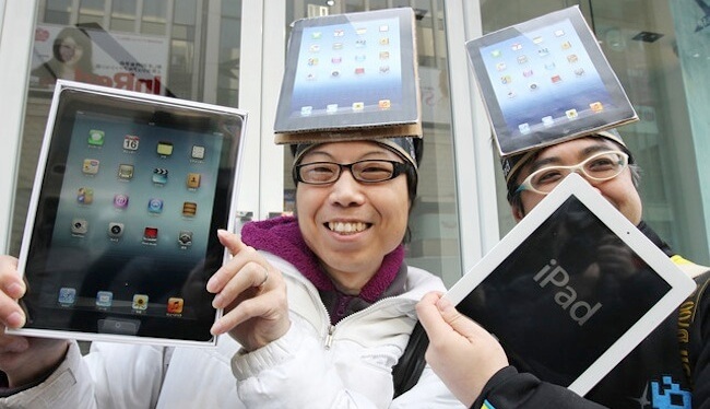 Счастливый покупатель iPad Счастливый покупатель iPad