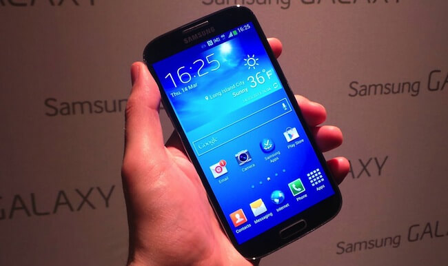 Apple направила орудия на Samsung Galaxy S4. Фото.