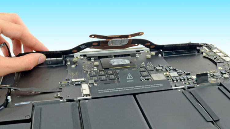 MacBook Pro -в разобранном состоянии MacBook Pro -в разобранном состоянии