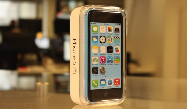 Apple вдвое сократила производство iPhone 5c. Фото.