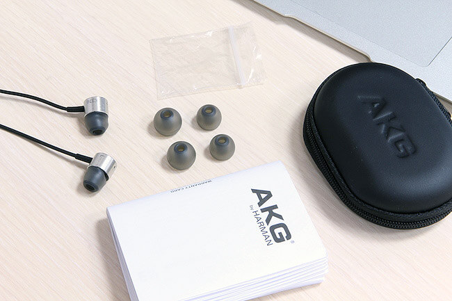 AKG AKG