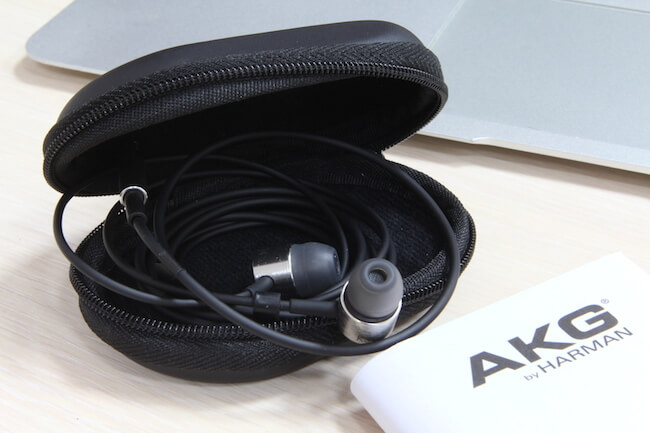 AKG AKG