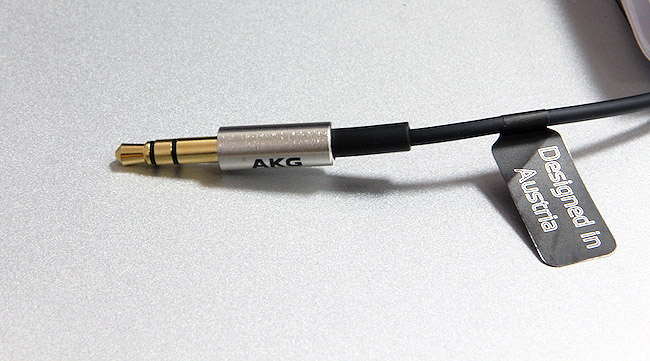 AKG AKG