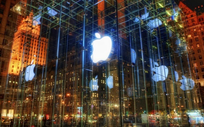 Логотип Apple и его отражения Логотип Apple и его отражения