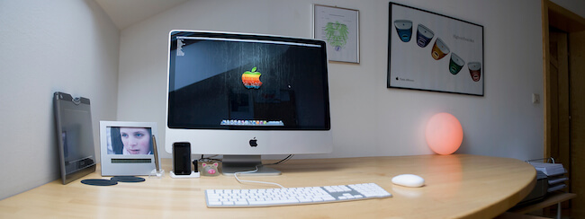 Красавец-iMac на столе Красавец-iMac на столе
