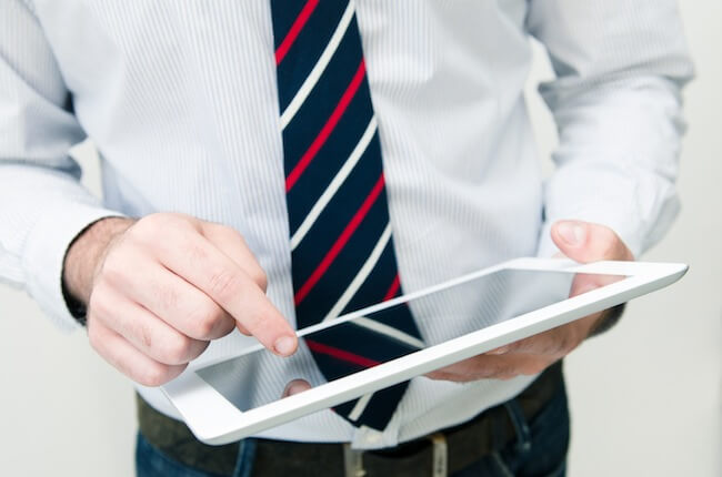 Бизнесмен с iPad Бизнесмен с iPad