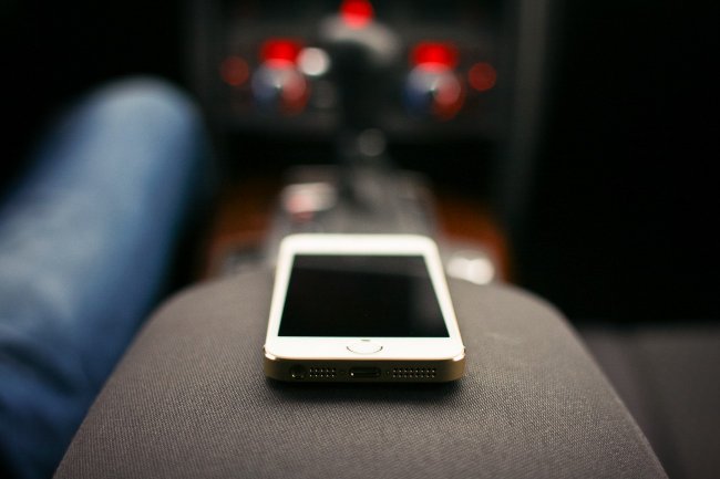 iPhone в автомобиле iPhone в автомобиле