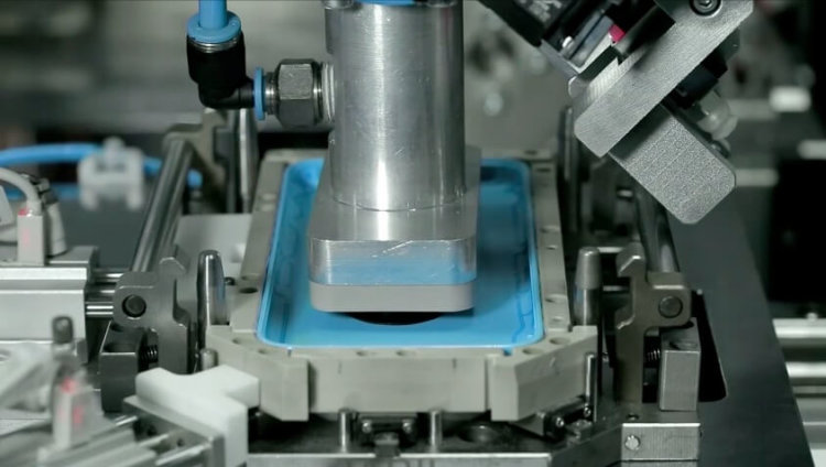 [Слухи] iPhone с дисплеем из сапфирового стекла проходит первые тесты. Фото.