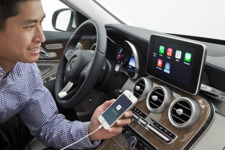 Mercedes-Benz и Volvo продемонстрировали работу CarPlay. Mercedes-Benz и Volvo продемонстрировали работу CarPlay. Фото.