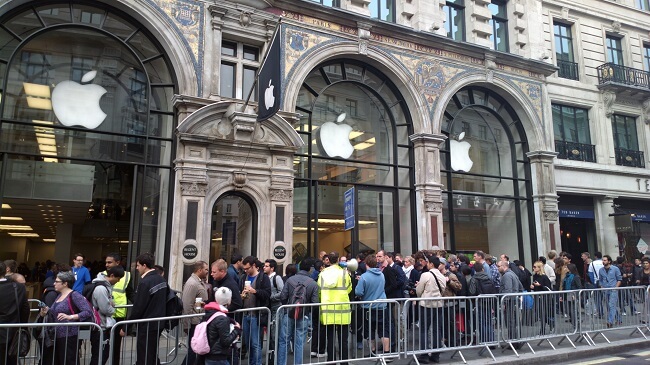 Очередь в Apple Store Очередь в Apple Store