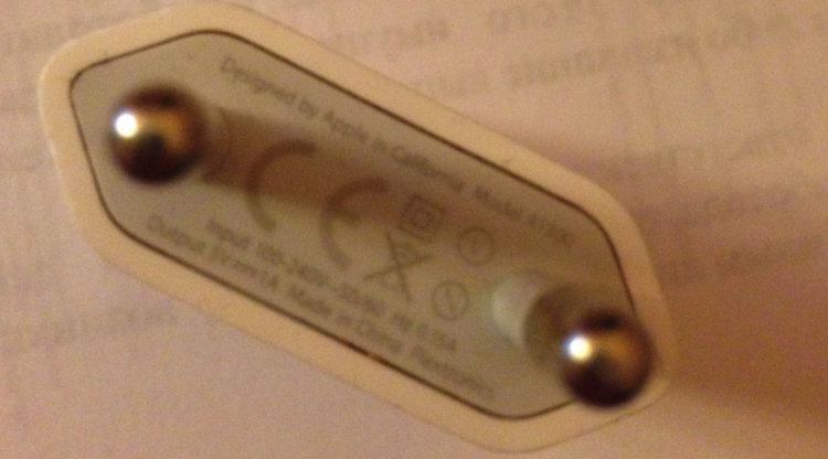 Apple начала замену бракованных зарядок для iPhone. Фото.