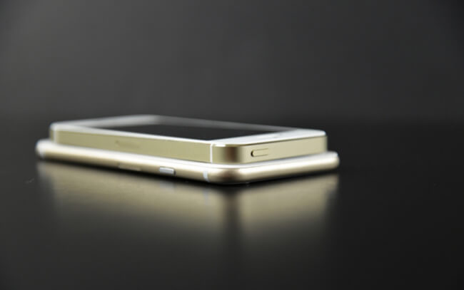 мокап iPhone 6, а на нем iPhone 5s мокап iPhone 6, а на нем iPhone 5s