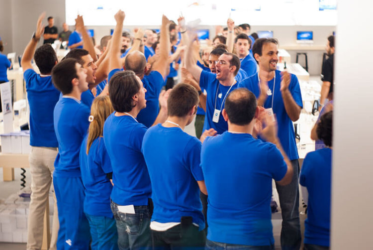 Кто больше? Сколько получают сотрудники Apple и Google. Кто больше? Сколько получают сотрудники Apple и Google. Фото.