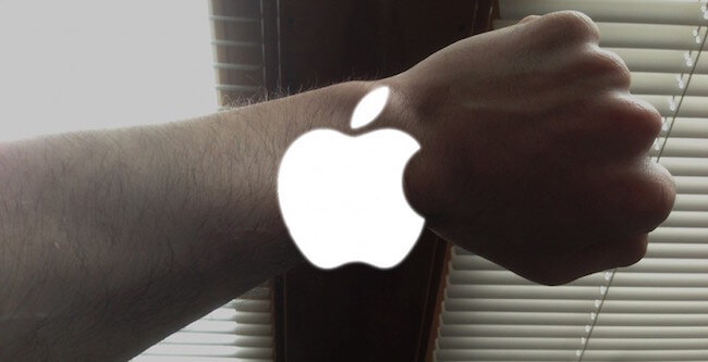 Логотип Apple на руке Логотип Apple на руке