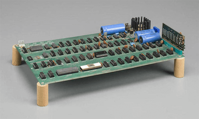 Винтажный компьютер Apple ушел с молотка по рекордной цене. Винтажный компьютер Apple ушел с молотка по рекордной цене. Фото.