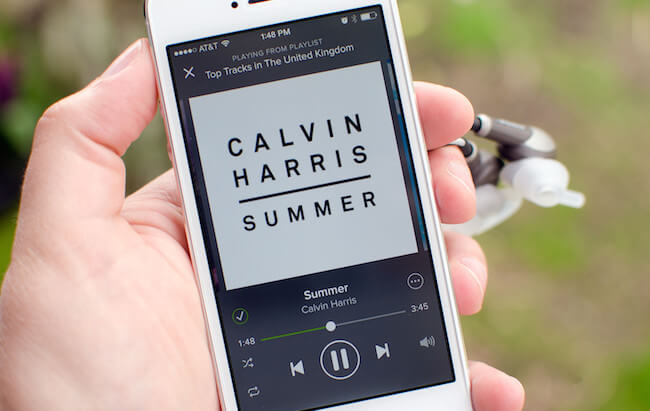 spotify_iphone_5s_headphones_hero spotify_iphone_5s_headphones_hero
