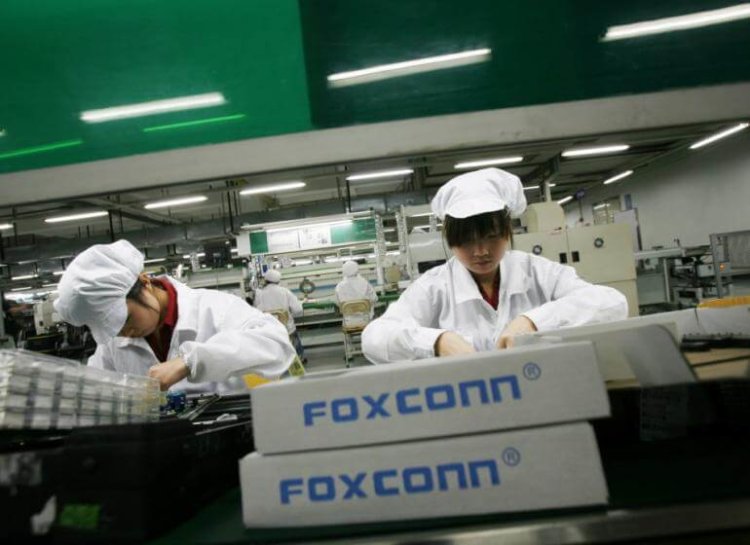 Эскиз прототипа iPad Pro попал в Сеть благодаря работникам Foxconn. Фото.