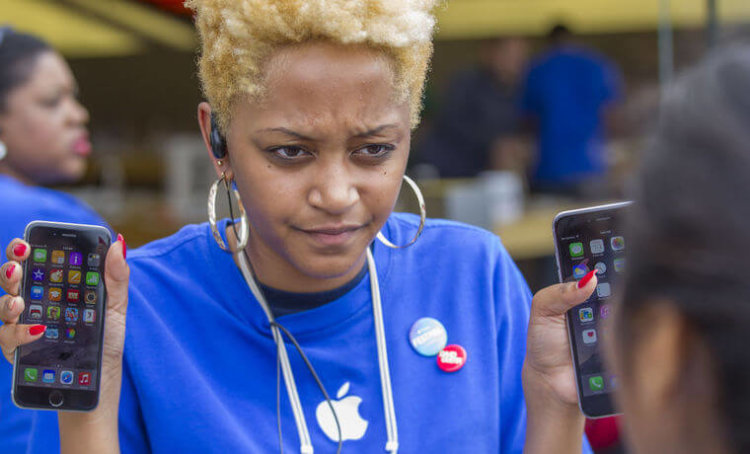 Сотрудник Apple Store Сотрудник Apple Store