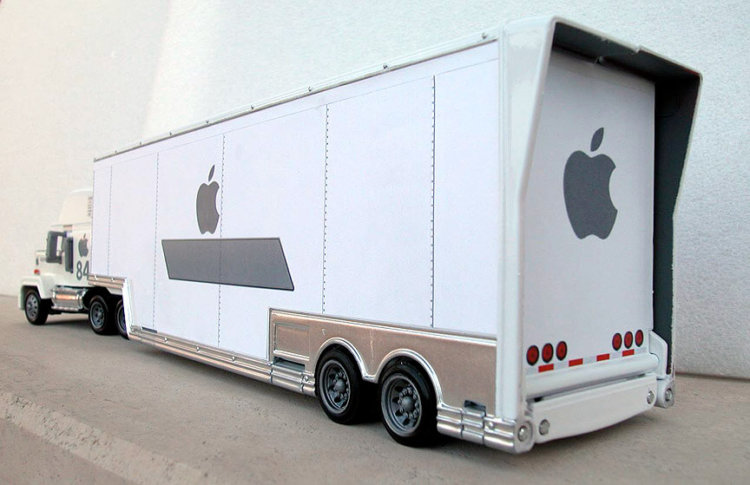 Грузовик с логотипом Apple Грузовик с логотипом Apple