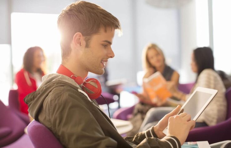 Привычка учиться: лучшие образовательные приложения. Учиться необязательно по старым бумажным учебникам. Привычка учиться: лучшие образовательные приложения. Учиться необязательно по старым бумажным учебникам. Фото.