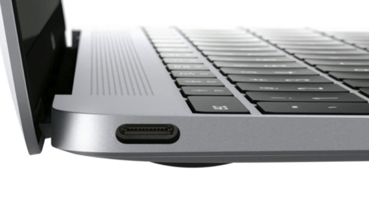 Три необходимых переходника для нового MacBook. Фото.