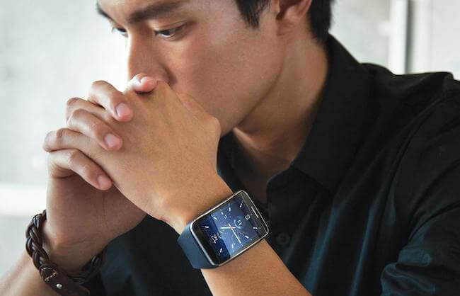 Часы Samsung помогли сохранить Apple Watch в тайне. Фото.