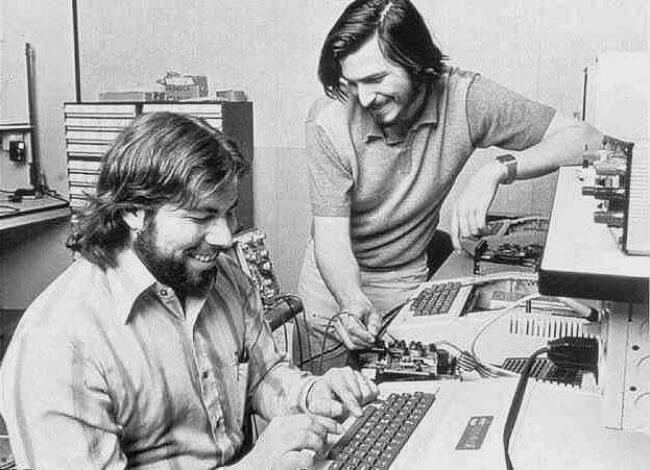 Steve-Jobs-and-Steve-Wozniak-and-Apple-II Steve-Jobs-and-Steve-Wozniak-and-Apple-II