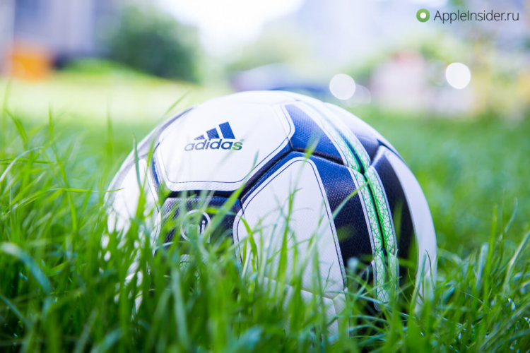 Станьте профессиональным футболистом вместе с «умным» мячом от Adidas. Фото.