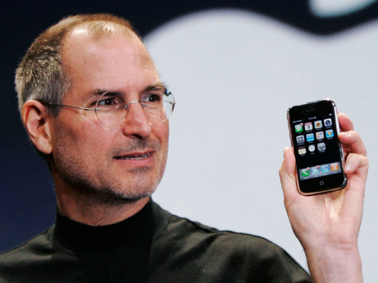 steve-jobs-iphone steve-jobs-iphone