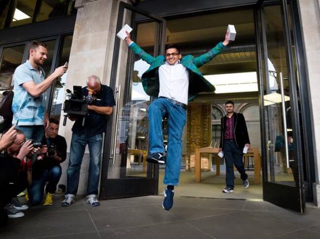 apple-happy-customer apple-happy-customer