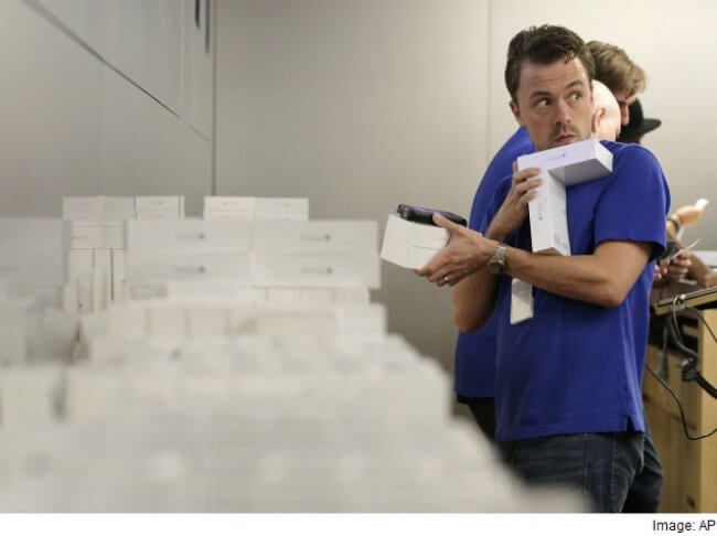 apple_store_worker_ap apple_store_worker_ap